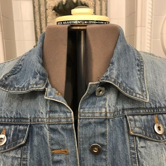 *CHETTA B. Denim Jacket. Size XL. Faded Finish. Bust 40". Pockets. B11 - Picture 2 of 8
